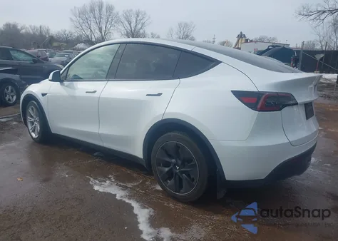 2023 Tesla Model Y Awd/Long Range Dual Motor All-Wheel Drive z USA, uszkodzony, nr VIN 7SAYGAEE2PF779988